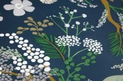 Selbstklebende Tapete Juniper Forest Grüntöne -Wallpaper From The 70s Geschäft 790153 B Juniper Forest 2880x1440