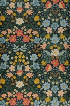 Selbstklebende Tapete Bramble Gardens Schwarzgrün -Wallpaper From The 70s Geschäft 790571 Bramble Gardens 2880x1440