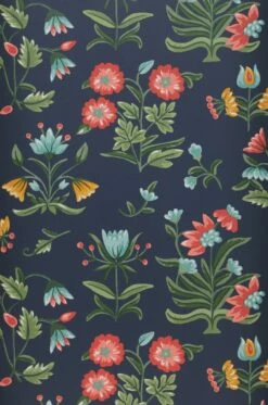 Selbstklebende Tapete Heirloom Floral Dunkelblau -Wallpaper From The 70s Geschäft 790692 Heirloom Floral 2880x1440
