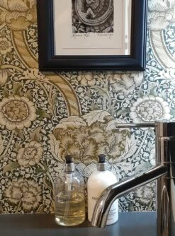 Tapete Benedetta Grünbraun -Wallpaper From The 70s Geschäft Benedetta K 462392 2880x1440