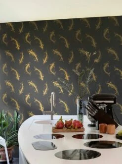 Tapete Dancing Koi Gold Schimmer -Wallpaper From The 70s Geschäft Dancing Koi 251151 2880x1440