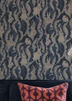 Tapete Hares In Hiding Stahlblau -Wallpaper From The 70s Geschäft Hares in Hiding C 975151 2880x1440