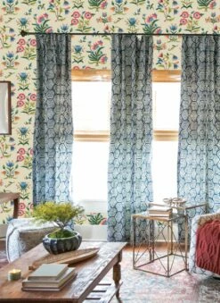 Selbstklebende Tapete Heirloom Floral Hellelfenbein -Wallpaper From The 70s Geschäft Heirloom Floral C 790691 2880x1440