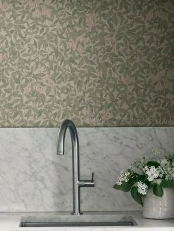 Tapete Linnea Garden Blassgrün -Wallpaper From The 70s Geschäft Linnea A 875151 2880x1440