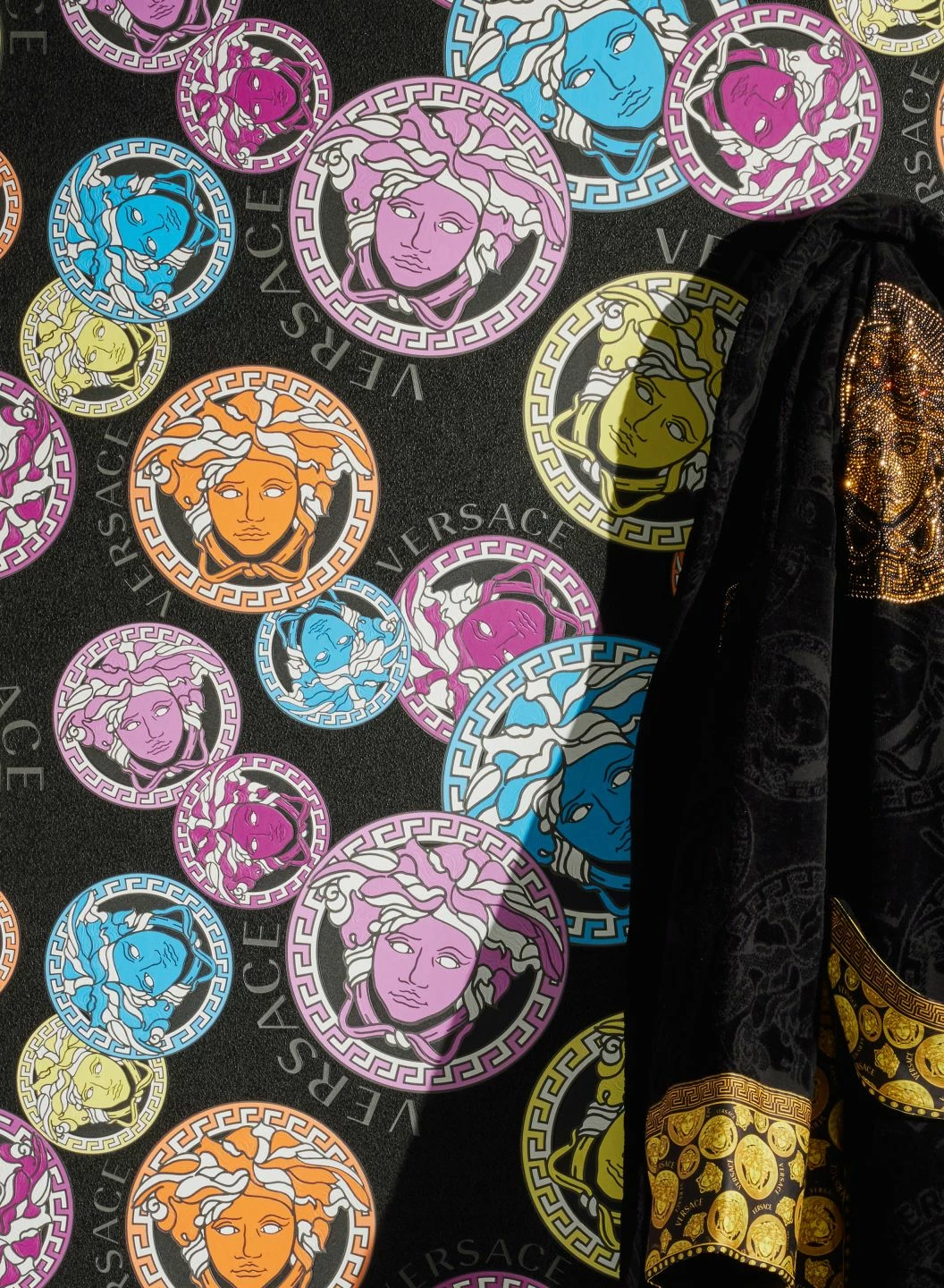 Versace Tapete Medusa Schwarz 3 Versace Tapete Medusa Schwarz