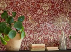 Tapete Morris Birds Rubinrot -Wallpaper From The 70s Geschäft Morris Birds C 463274 2880x1440