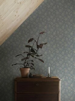 Tapete Patricia Hellblau -Wallpaper From The 70s Geschäft Patricia A 452025 2880x1440