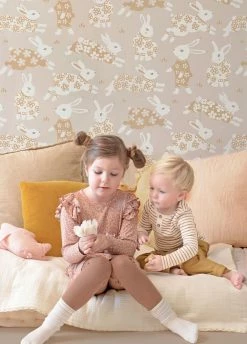 Tapete Rabbit Party Hellgraubeige -Wallpaper From The 70s Geschäft Rabbit Party B 389391 2880x1440