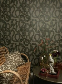 Tapete Snake Peek Moosgrau -Wallpaper From The 70s Geschäft Snake Peek C 341112 2880x1440