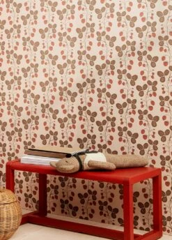 Ferm LIVING Tapete Strawberry Field Rot -Wallpaper From The 70s Geschäft Strawberry Field A 420302 2880x1440