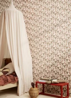 Ferm LIVING Tapete Strawberry Field Rot -Wallpaper From The 70s Geschäft Strawberry Field B 420302 2880x1440